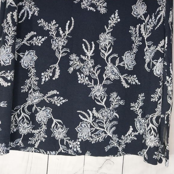 J.Jill Wearever Collection Floral Sleeveless Top - Navy and White - Picture 4 of 12